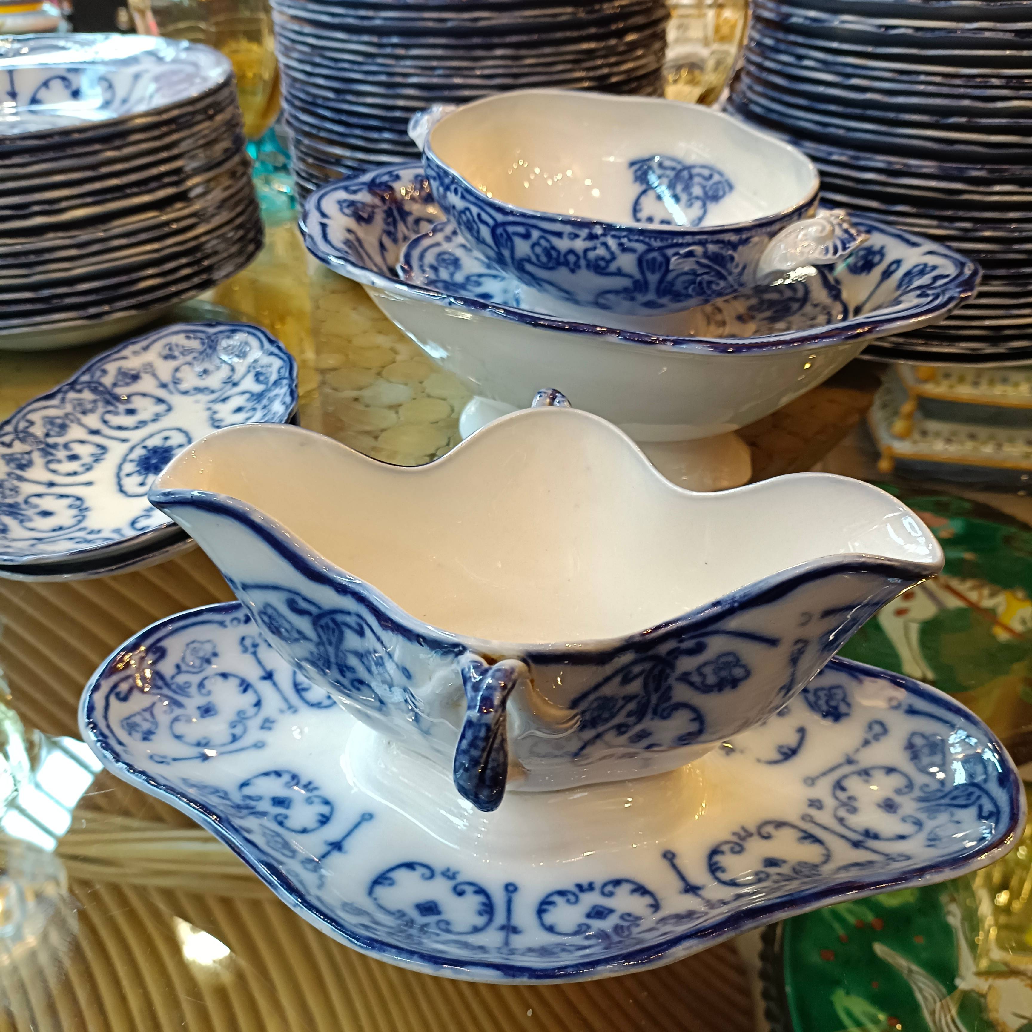 Service de table 103 pièces en porcelaine anglaise décor bleu
