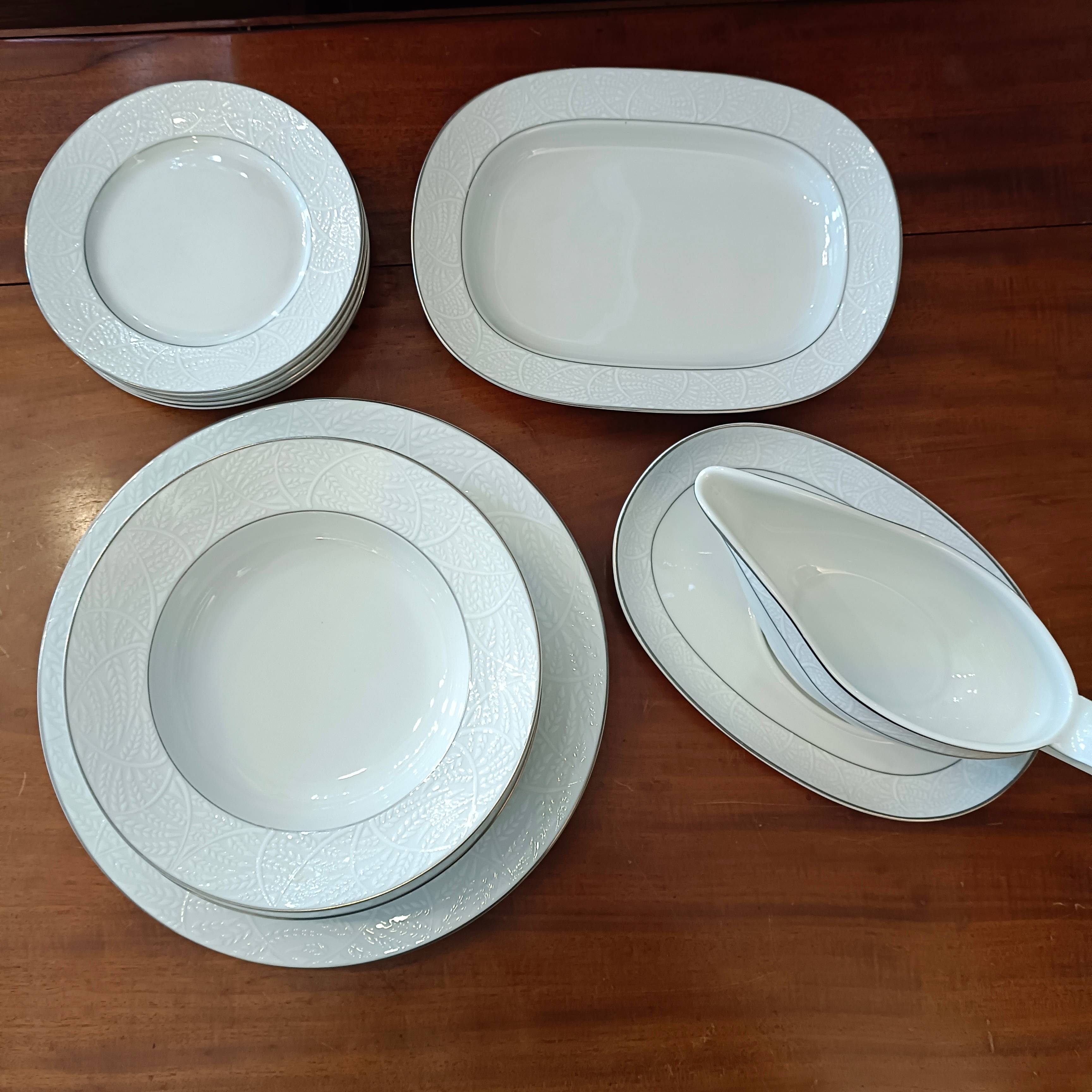 Service en porcelaine - assiettes plates - assiettes dessert - plat de  service