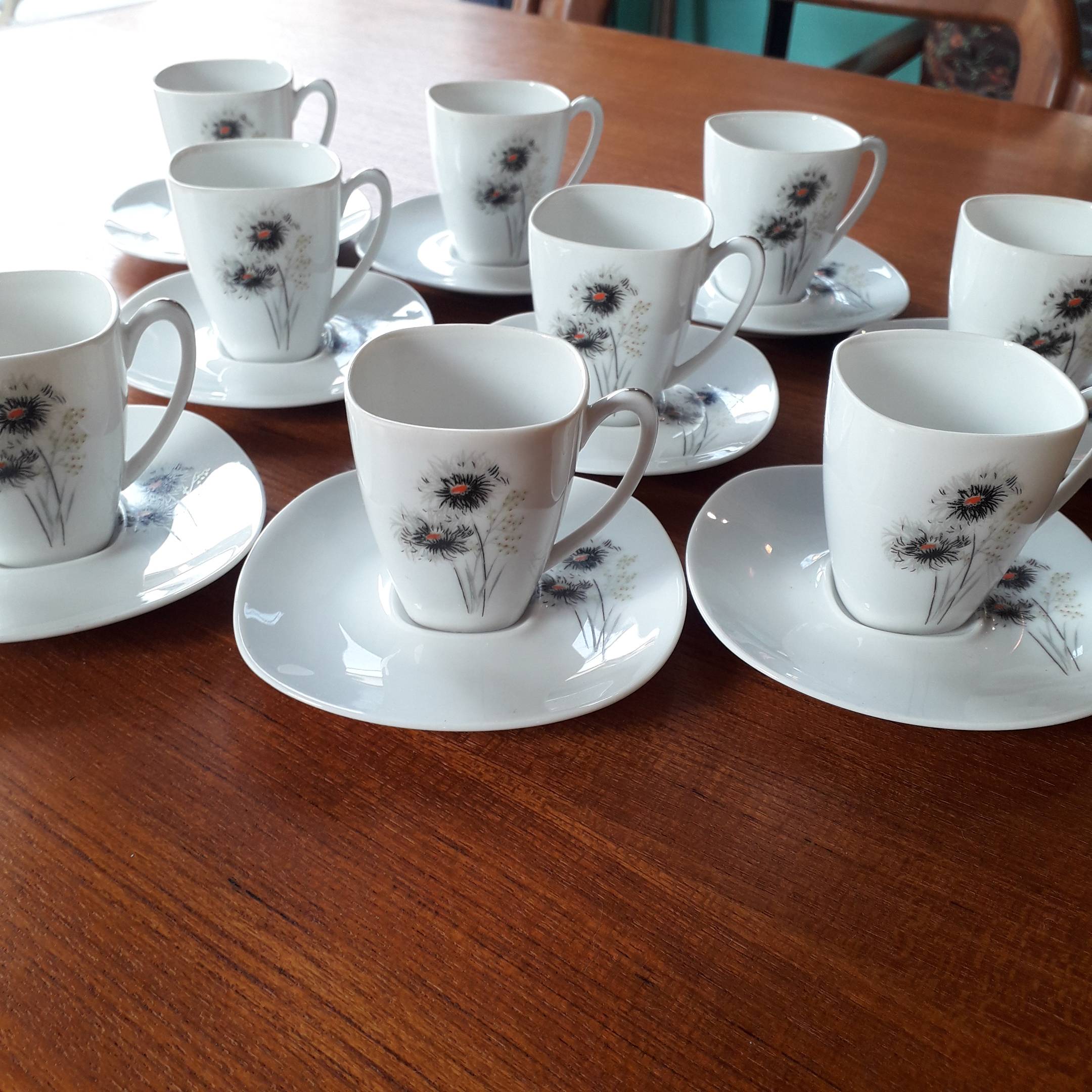 Service 9 tasses à café Porcelaine d'Art France fleuries rose vintage