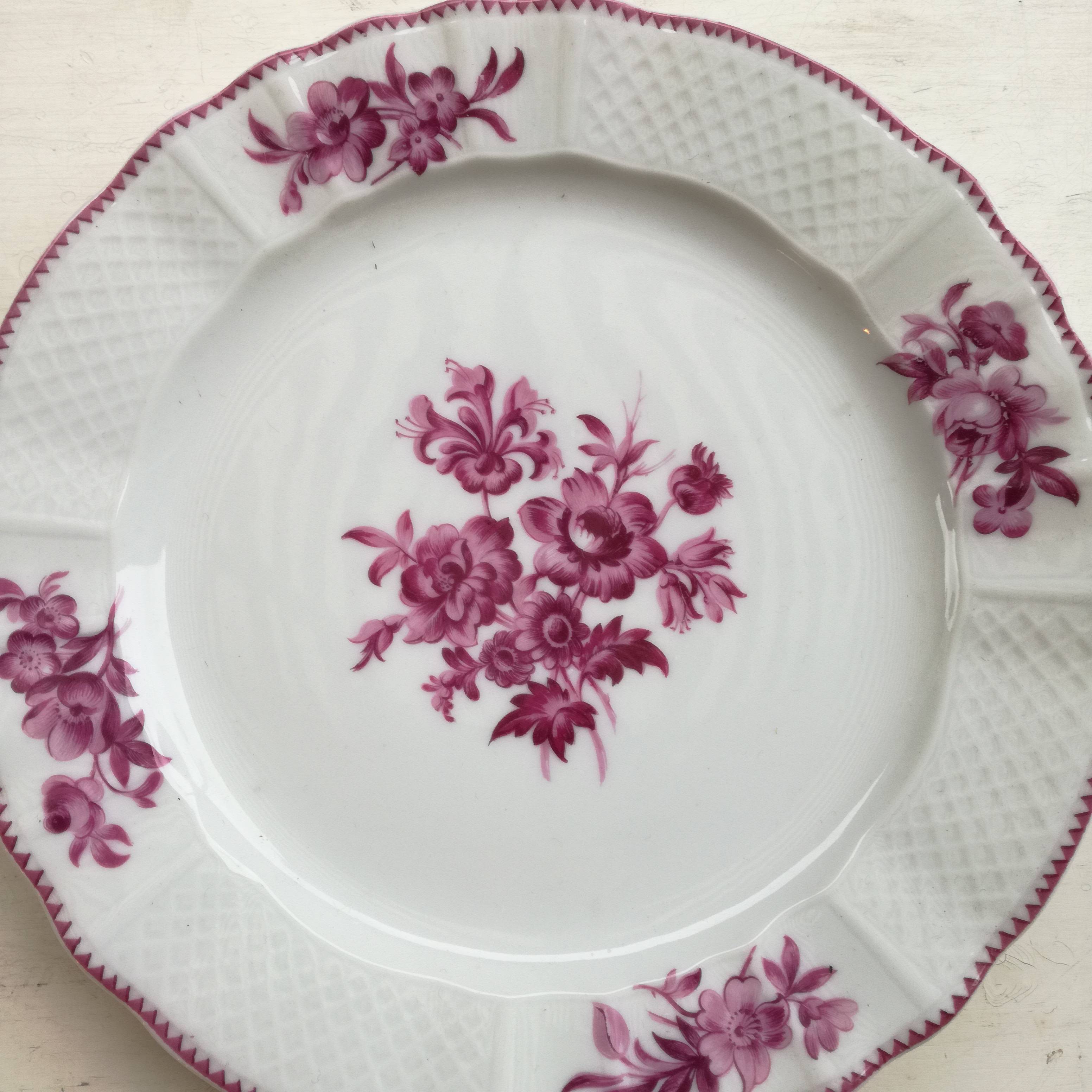 1 petite assiette festonn e d cor floral rose Bernardaud