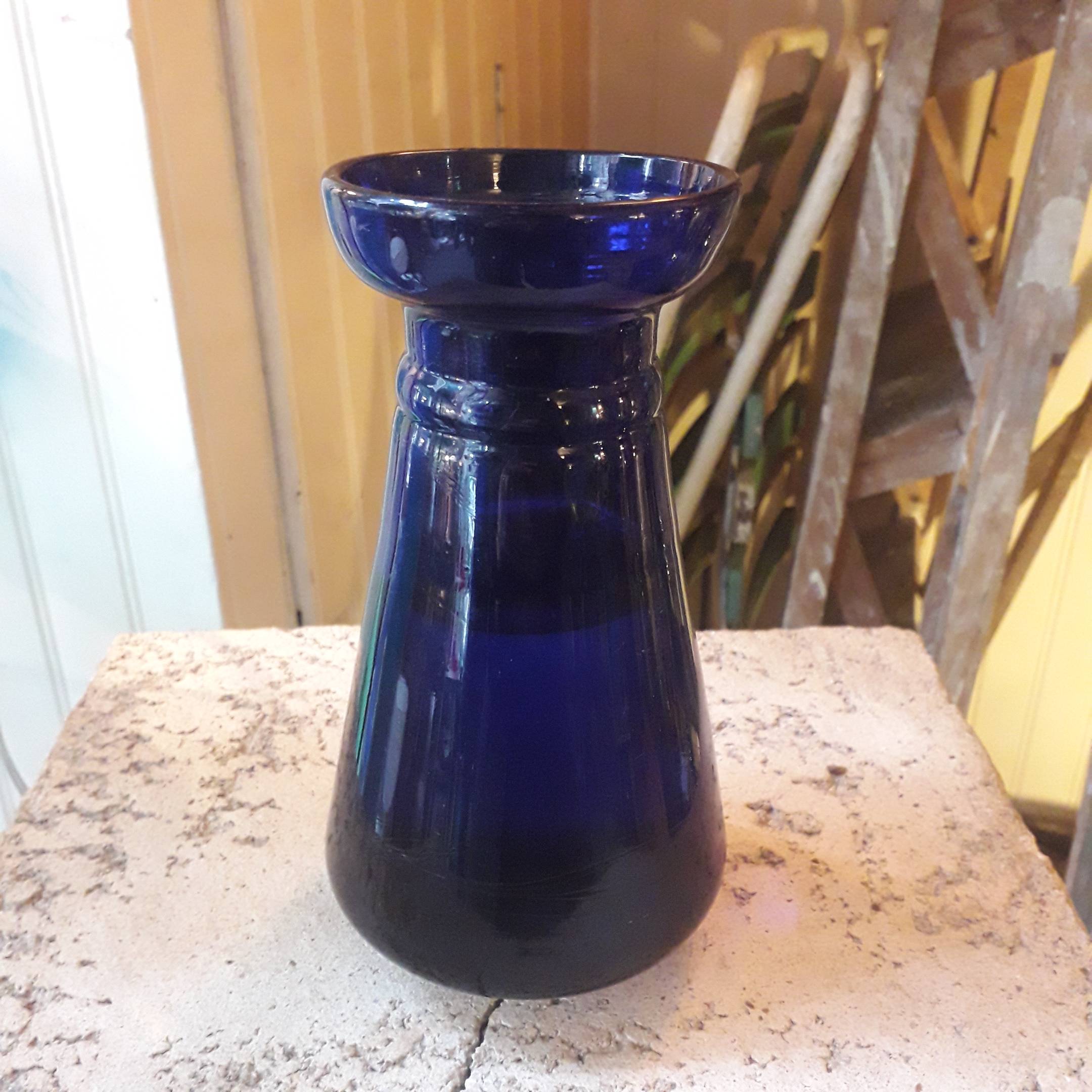 Vase à bulbe (à jacinthe) ancien en verre bleu, XIXème - Début de Série