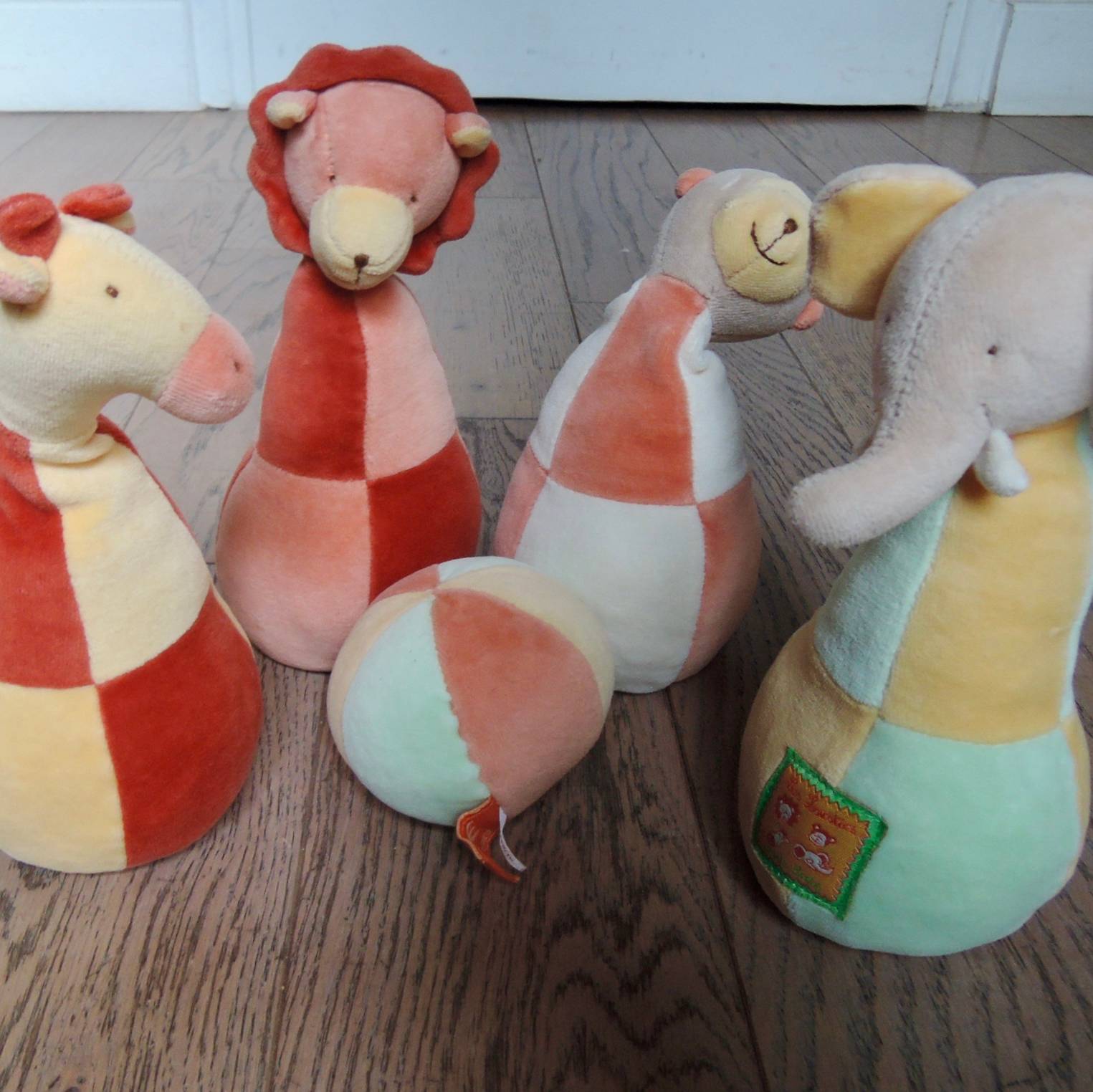 Jeu De Quilles En Peluche Toucher Velours Moulin Roty Les Loustics Debut De Serie Jeu De Quilles En Peluche Toucher Velours Moulin Roty Les Loustics Debut De Serie