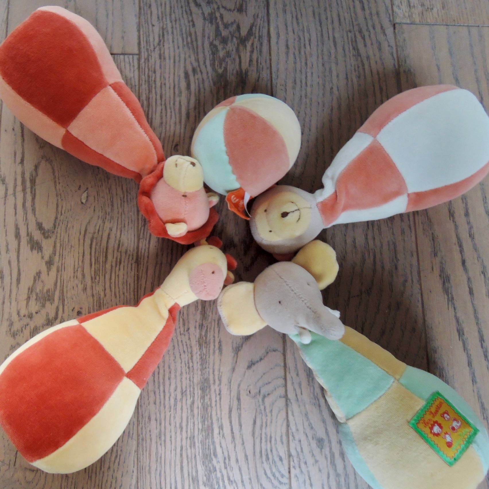Jeu De Quilles En Peluche Toucher Velours Moulin Roty Les Loustics Debut De Serie Jeu De Quilles En Peluche Toucher Velours Moulin Roty Les Loustics Debut De Serie