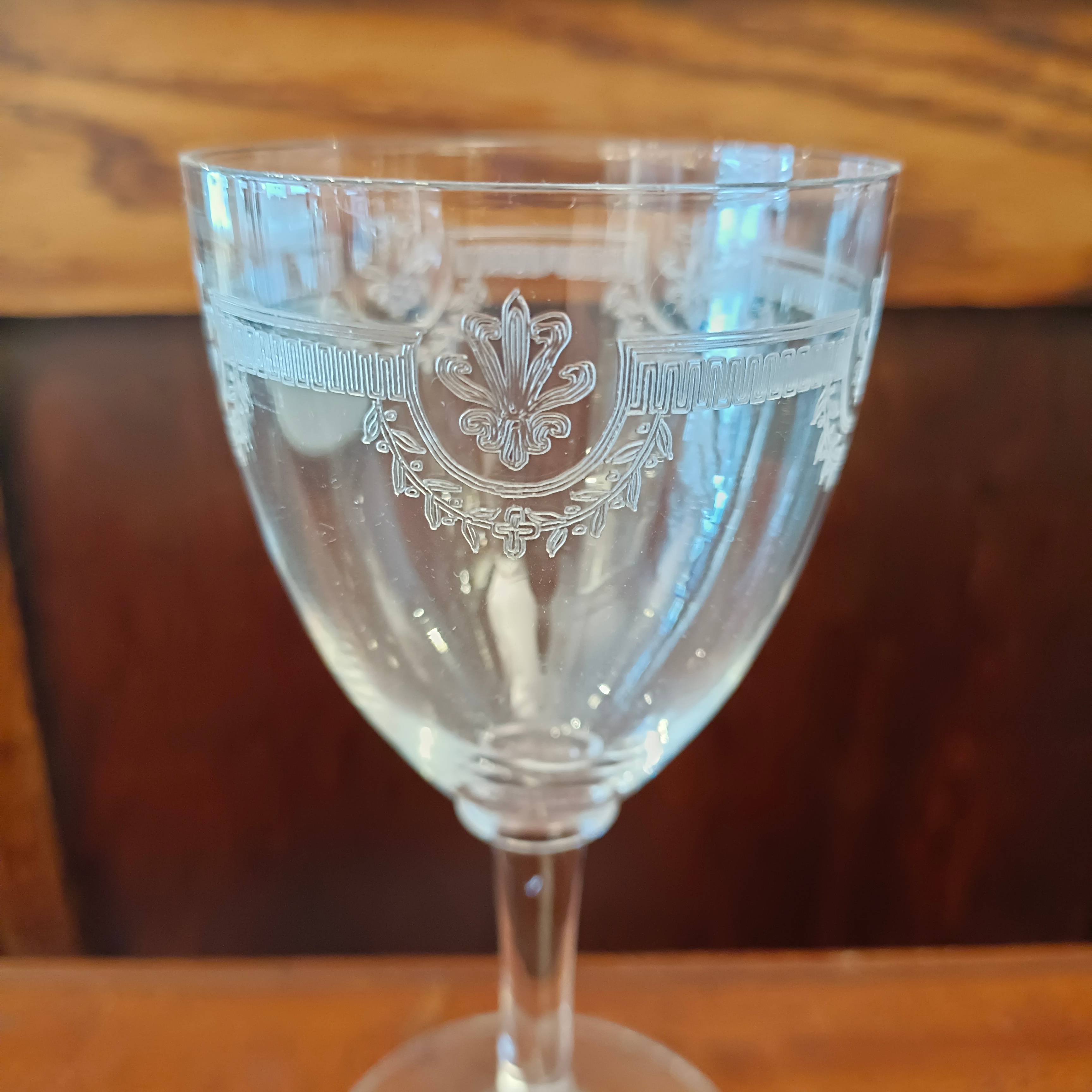 Proantic: Saint Louis, lot de 12 verres à vin blanc en cristal
