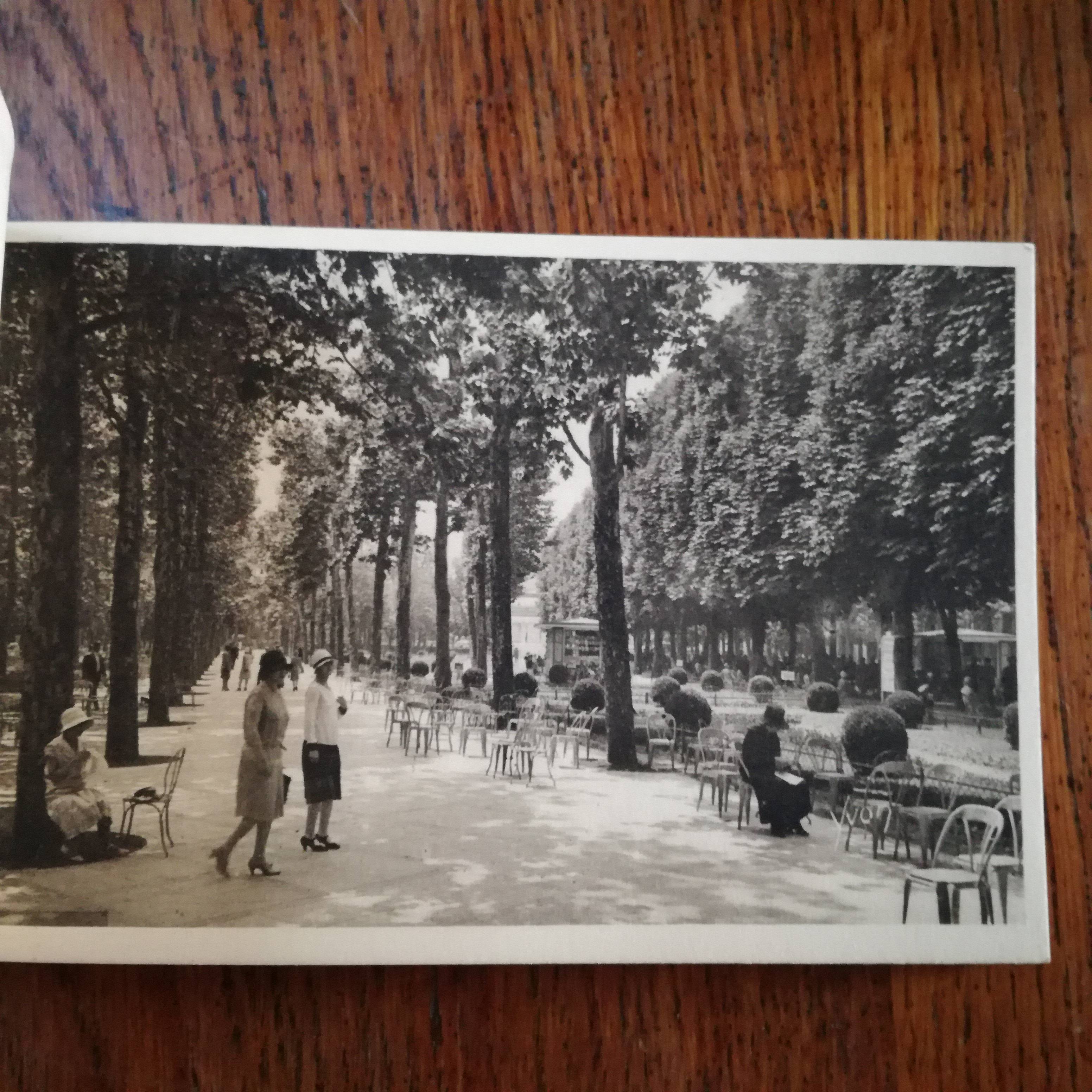 20 cartes postales anciennes en noir et blanc de Vichy Unis