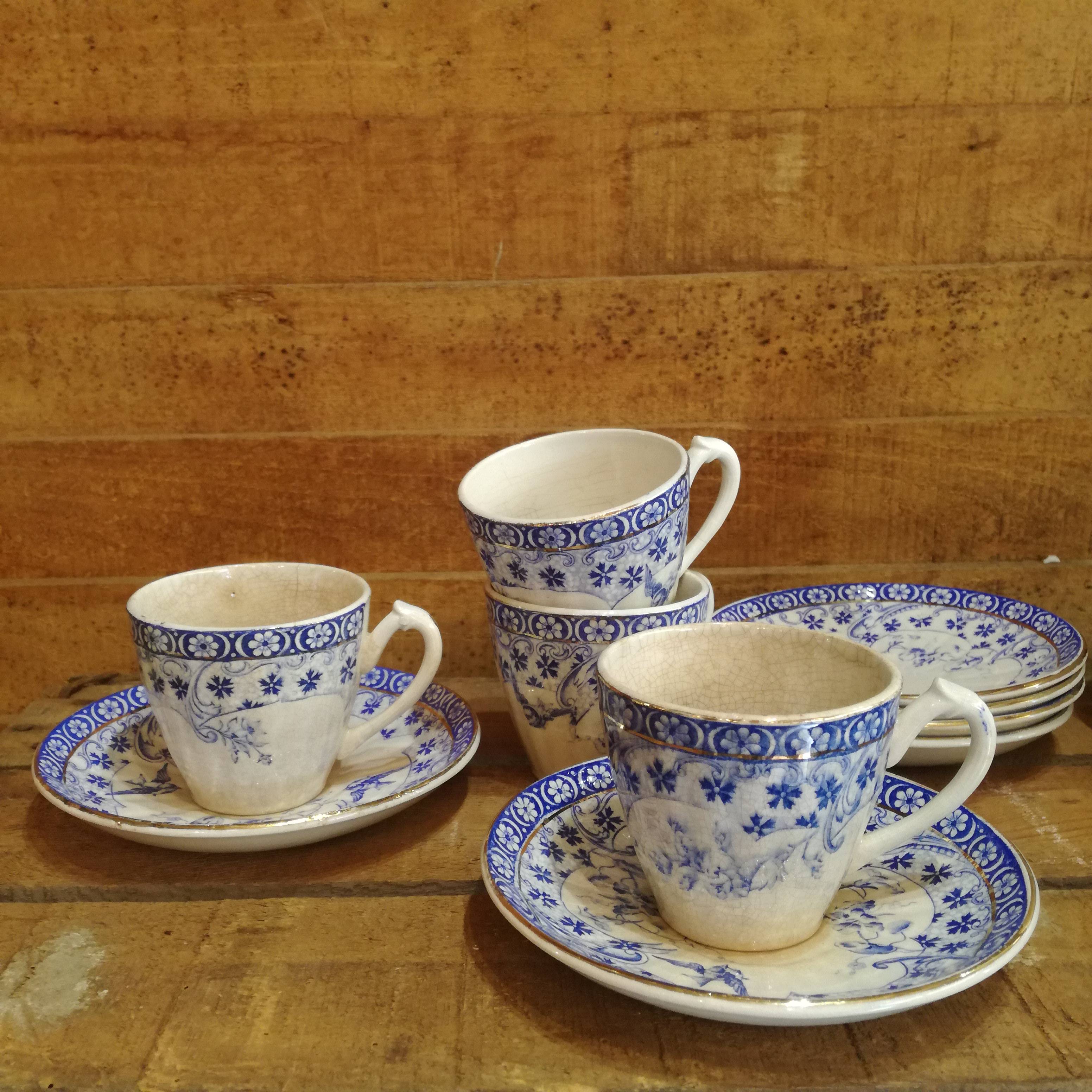 4 tasses à café et 6 soucoupes en Terre de Fer à décor de fleurs bleues HB  & Cie Choisy - Début de Série