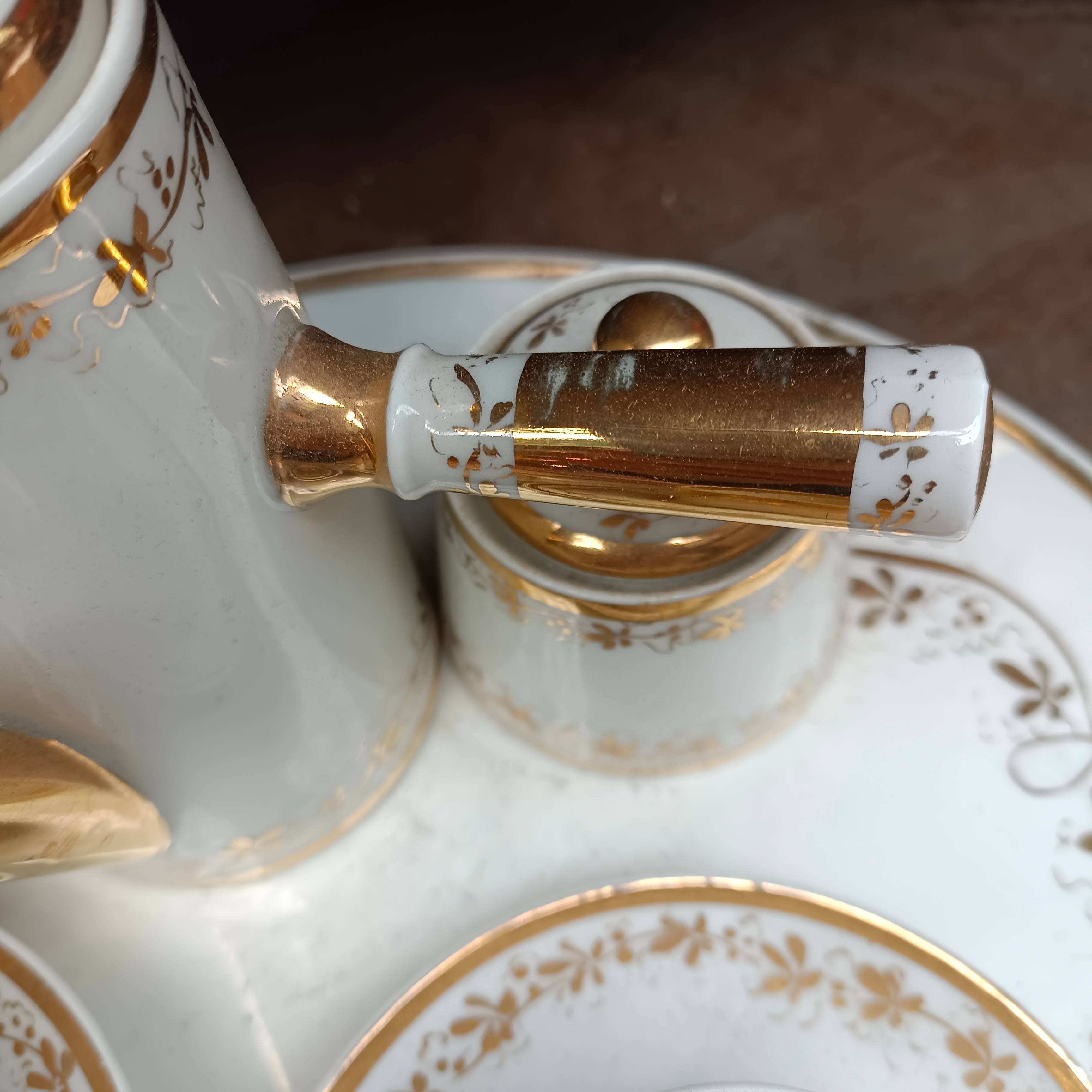Service à café tête-à-tête porcelaine Limoges JP feuilles dorées