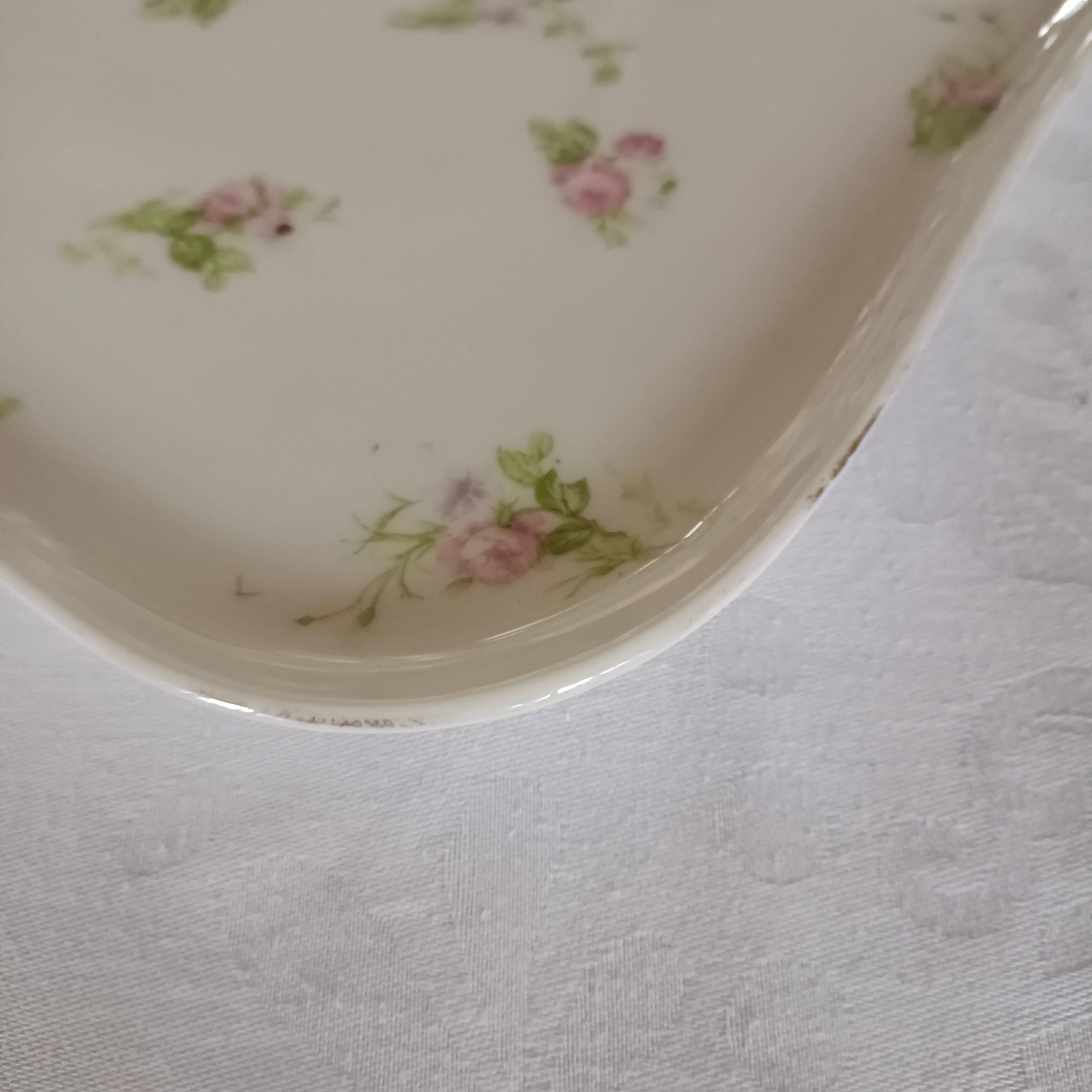 Petit plateau en porcelaine de Limoges Bernardaud d cor de roses