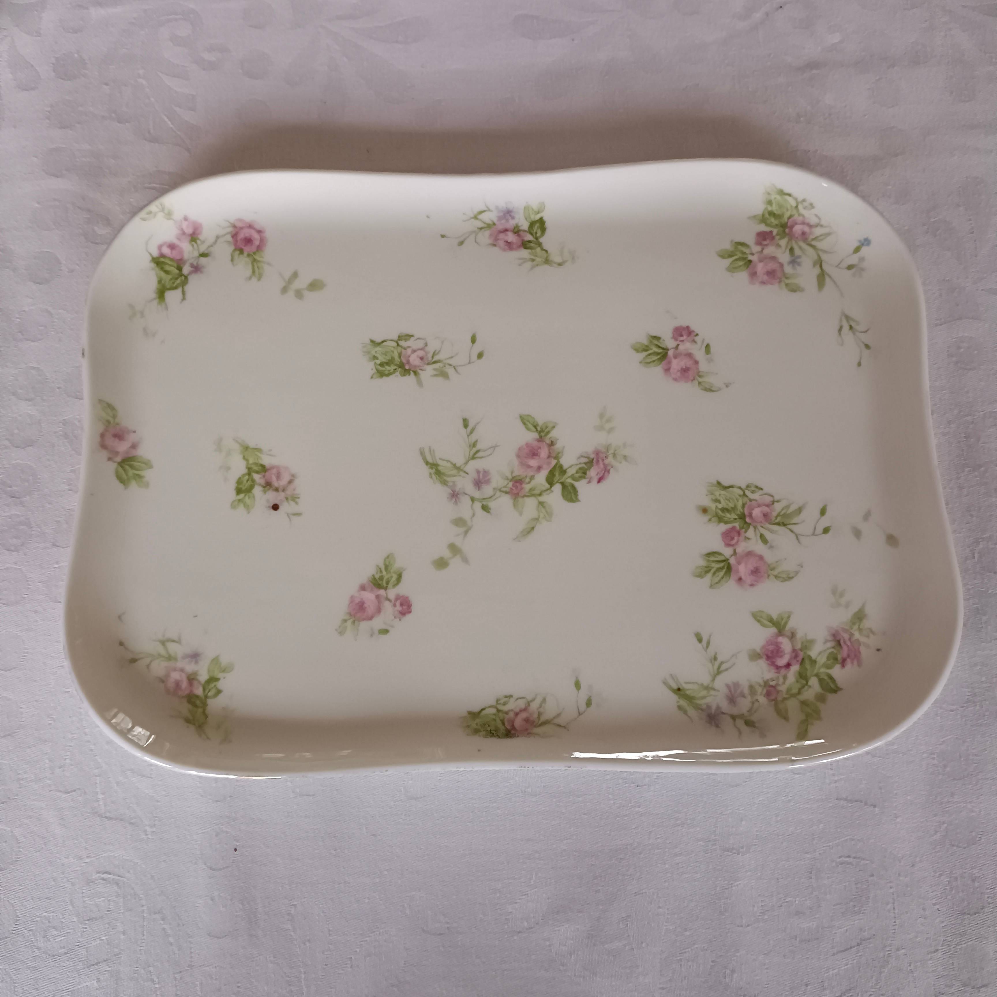 Petit plateau en porcelaine de Limoges Bernardaud d cor de roses