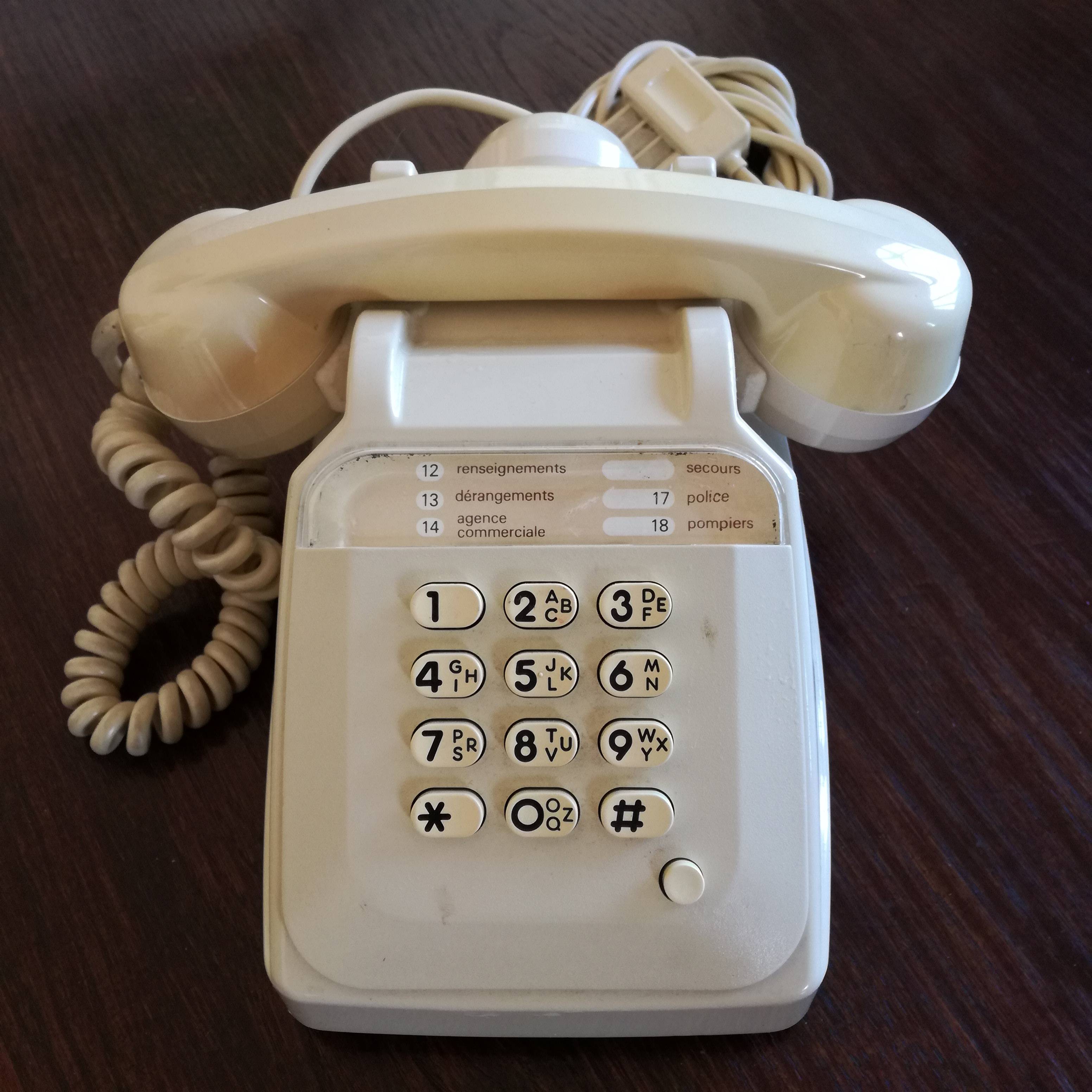 Ancien téléphone à cadran ITT CGT vintage beige - Ressourcerie Histoires  Sans Fin