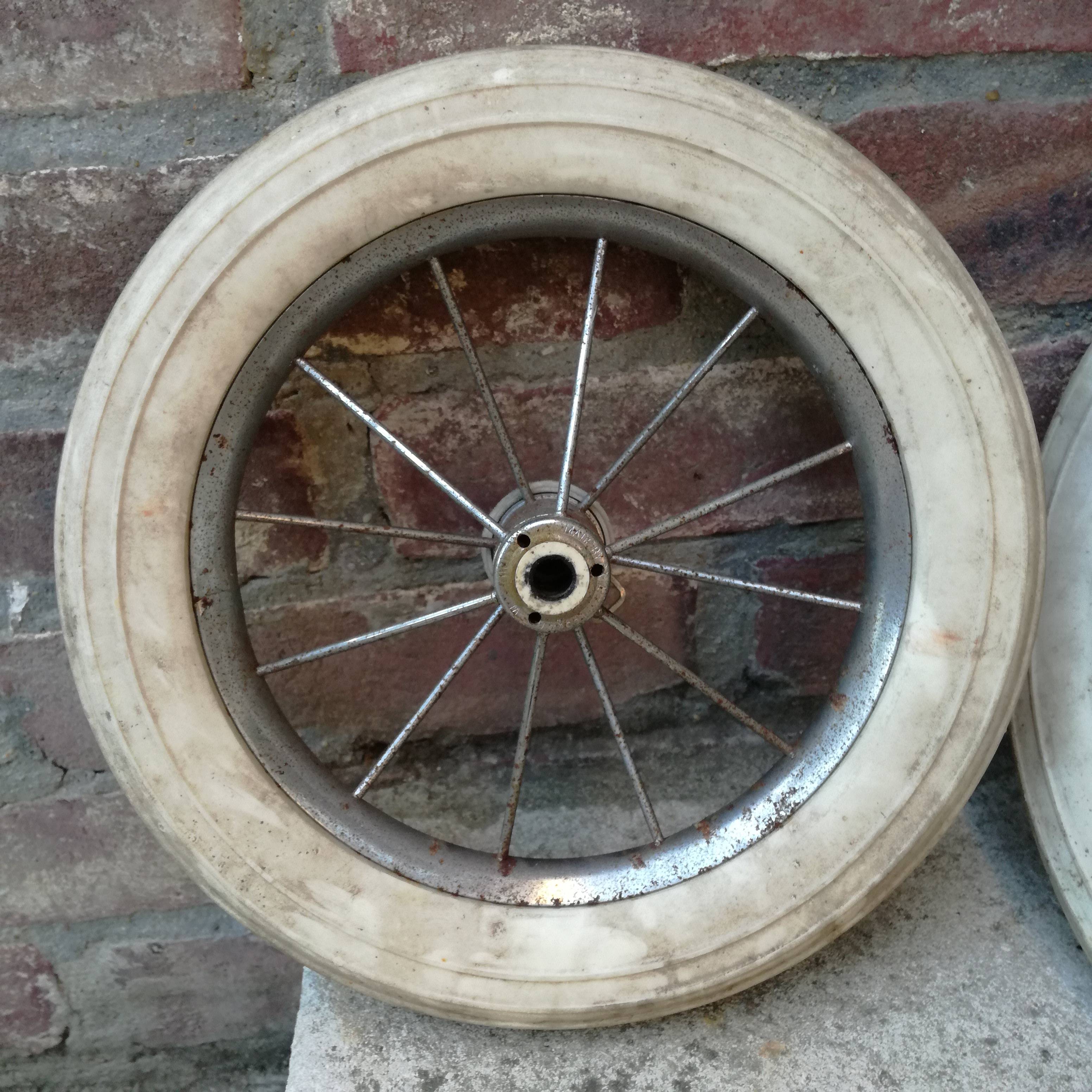 Roue de landau ancien on sale