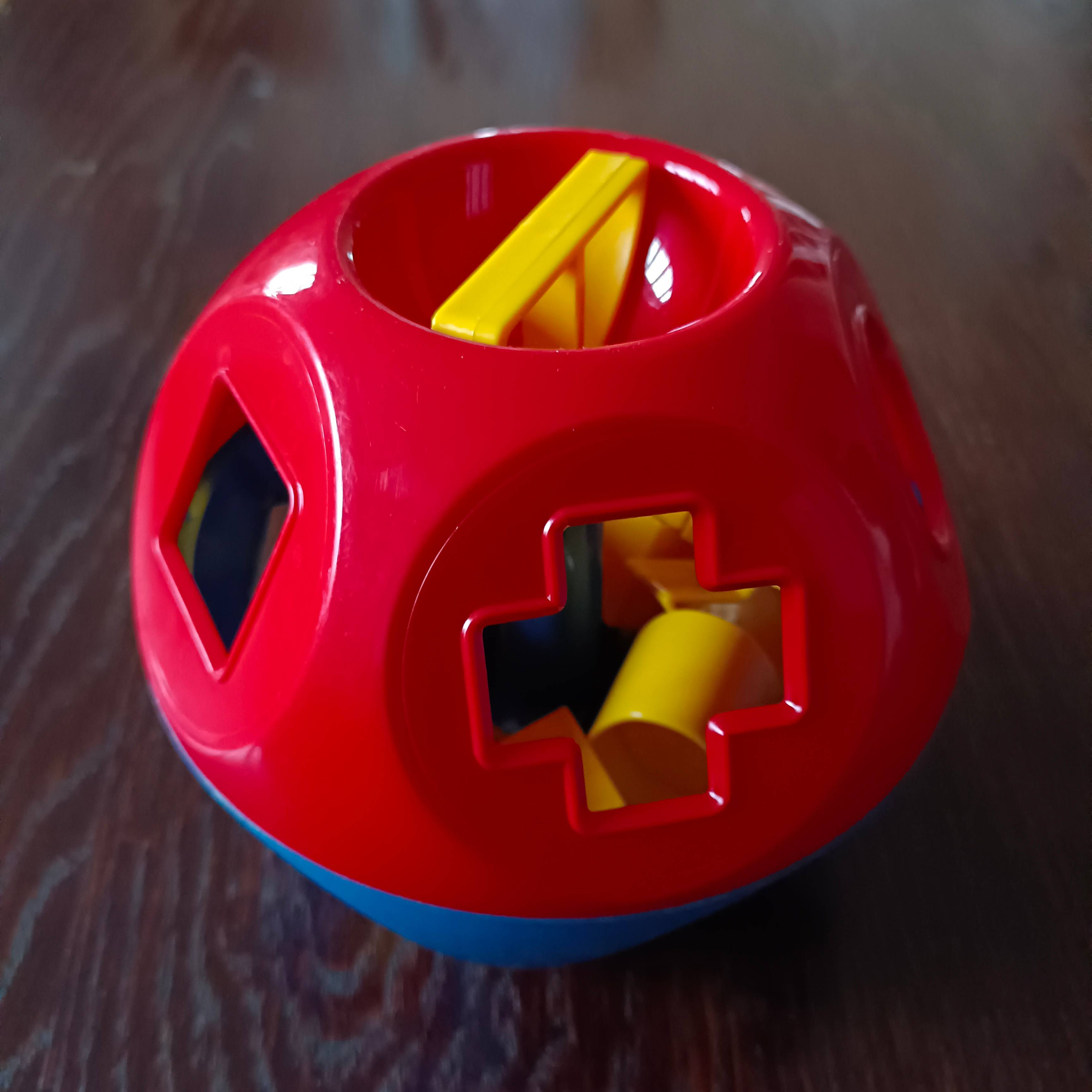 Boule jeu de formes en plastique bleu et rouge Tupperware Toy