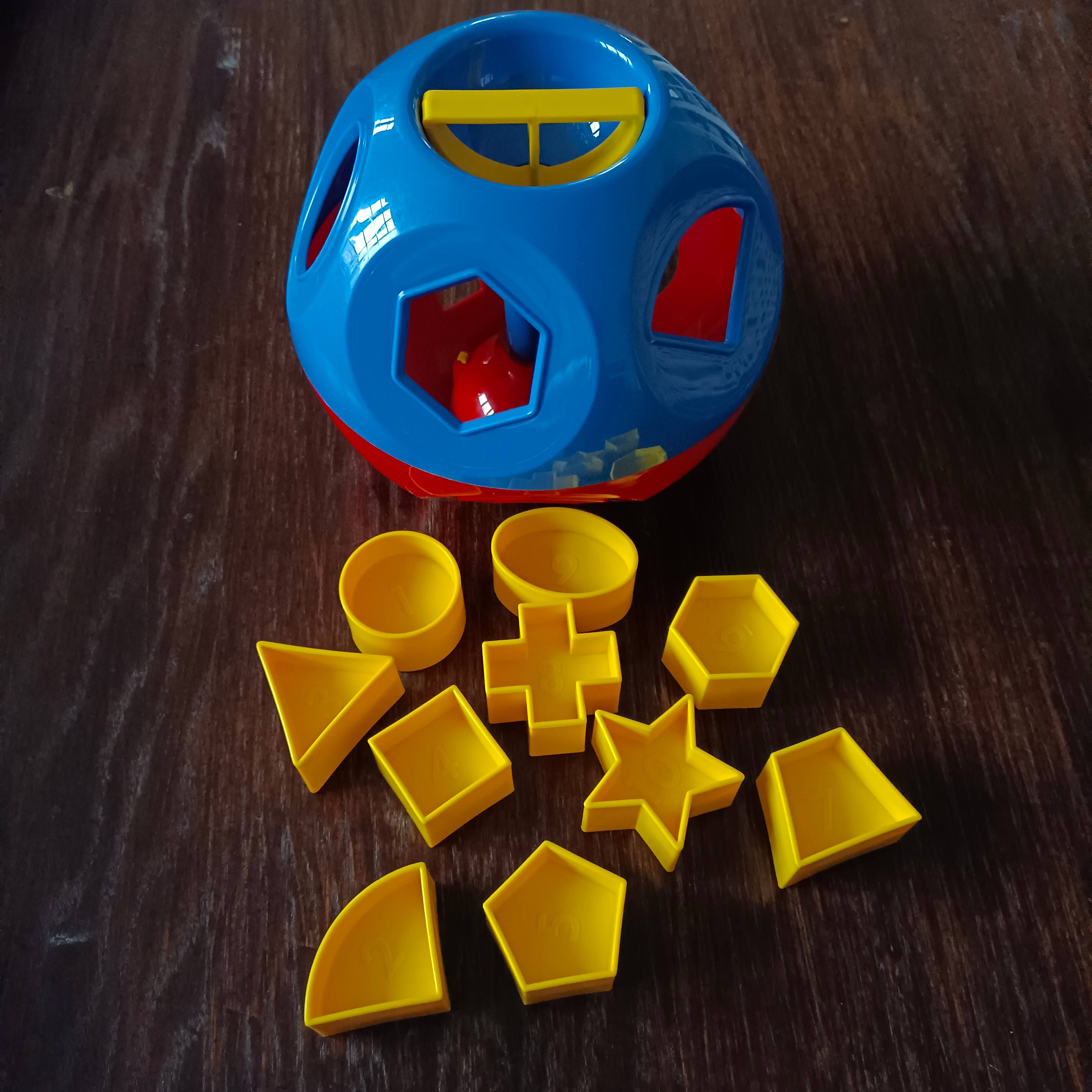Boule jeu de formes en plastique bleu et rouge Tupperware Toy
