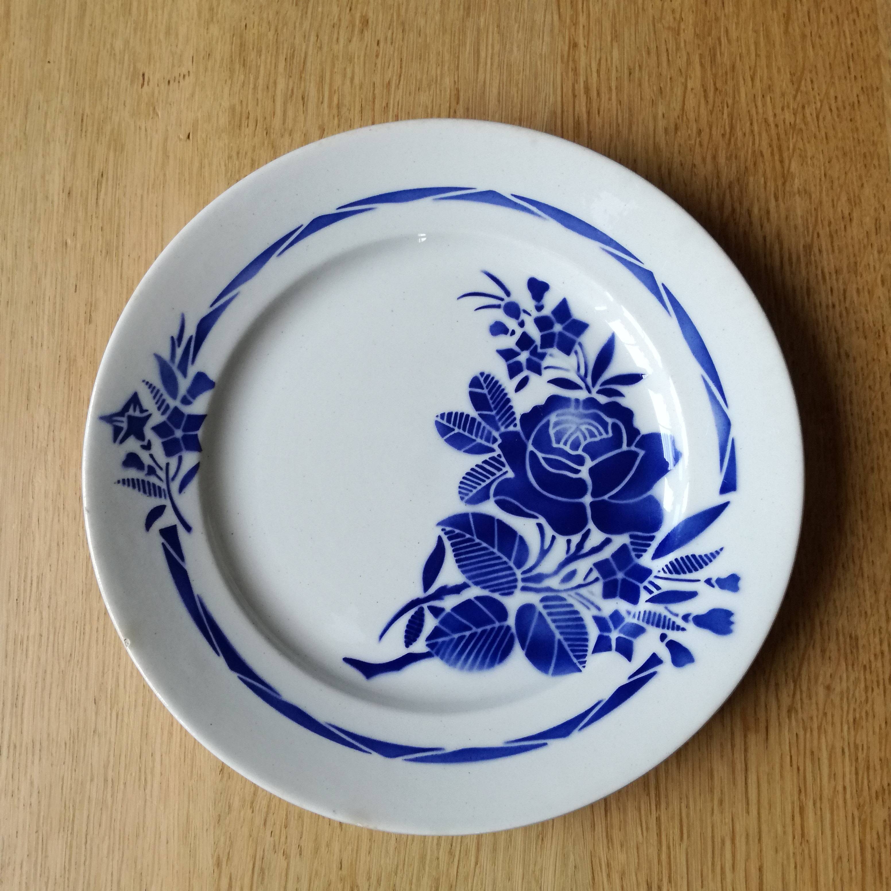Assiette à fleur bleue, Badonviller - Début de Série